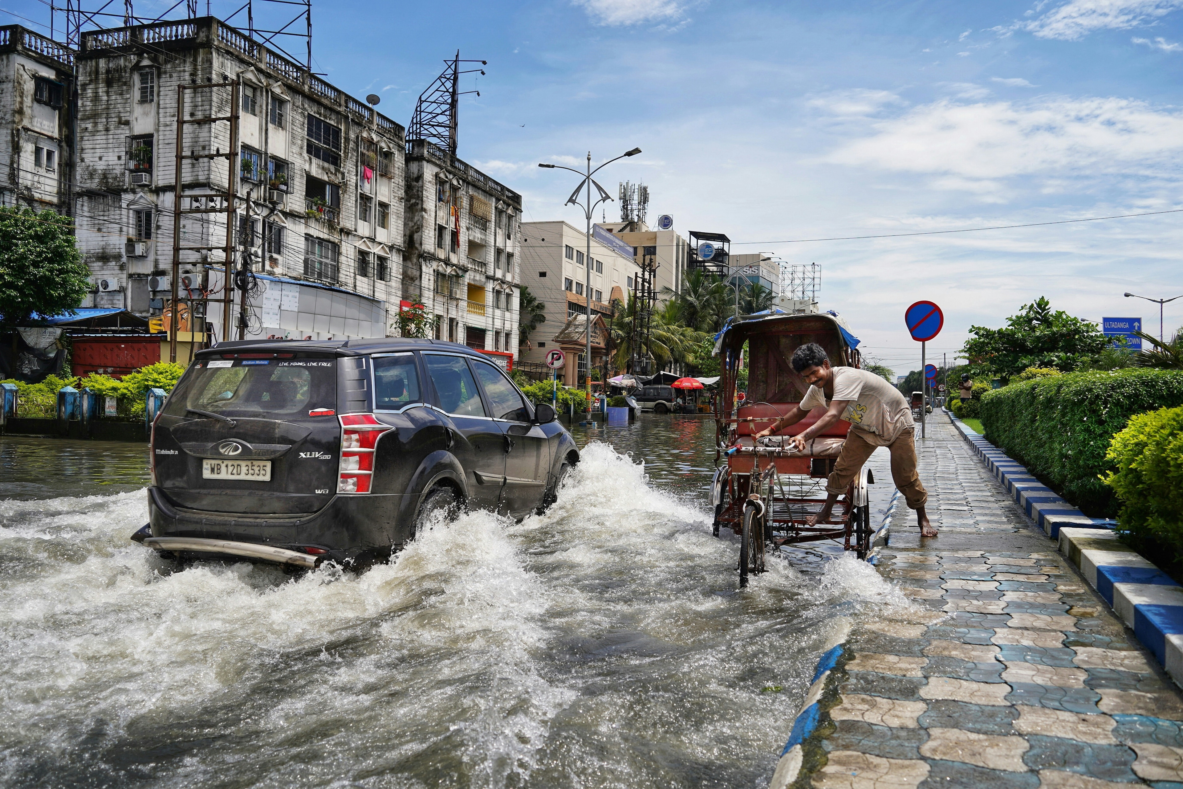 The investment opportunity in climate adaptation solutions is projected to grow from $2 trillion today to $9 trillion by 2050, driven by escalating risks from climate change. Private investors play a crucial role in this sector, which is often overlooked due to a focus on decarbonization. A partnership analysis identified over 1,400 potential solutions, narrowing them to 21 critical products. The estimated annual revenue for these solutions could increase from $1 trillion to $4 trillion by 2050, spurred by climate-induced demand. Key areas for investment include weather intelligence and wind-resistant building materials, which are expected to see significant growth.