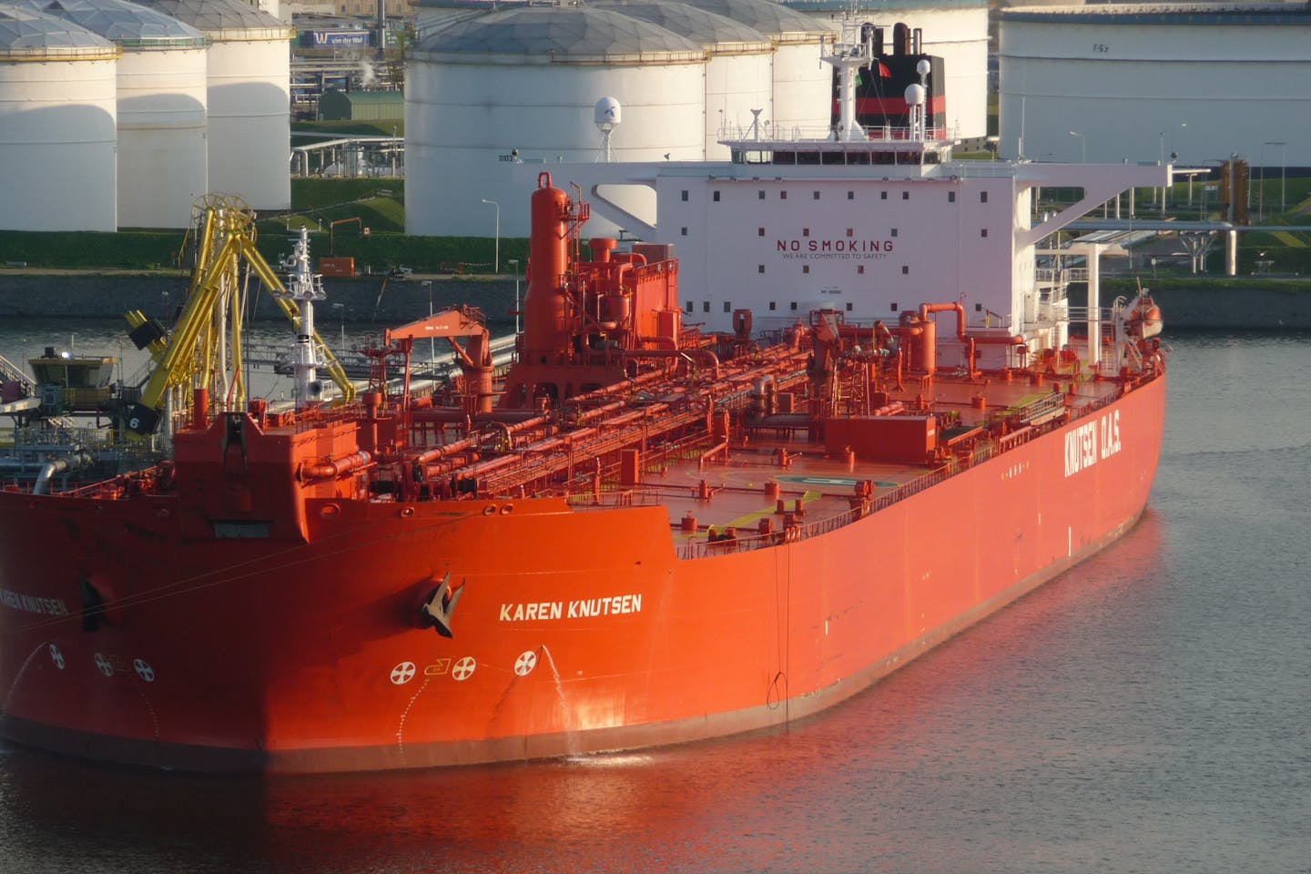 A report by the Poseidon Principles indicates that 36 international banks, representing 80% of global shipping finance, are aligning their lending practices with the International Maritime Organization's (IMO) decarbonization goals. The banks' climate alignment misalignment score improved from 19% to 11.7% over the past year, tracking toward targets of 20% emission reduction by 2030 and net zero by 2050. Notably, Japan's MUFG and Singapore's OCBC reported significant engagement in financing low-carbon technologies, underscoring the banking sector's role in promoting sustainable maritime operations amid increased maritime trade and emissions from the shipping industry.