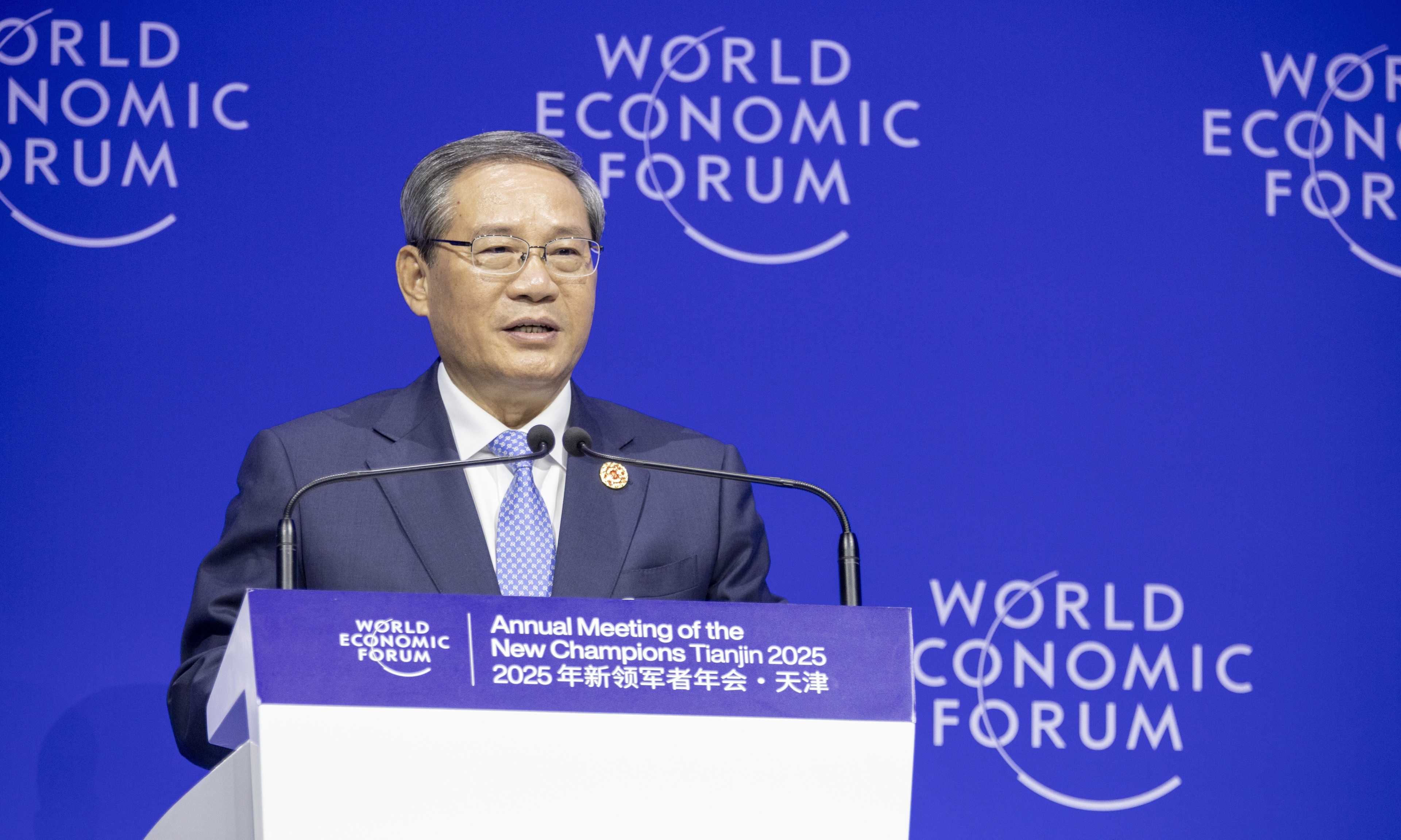 Chinese Premier Li Qiang addressed the Annual Meeting of the New Champions 2025 in Tianjin, emphasizing the crucial role of entrepreneurship in the global economy. He acknowledged the profound changes affecting international trade and the rise of the Global South as a major market. Premier Li highlighted the contrasts between slowing traditional sectors and the growth of digital and green trade. He pointed out the challenges facing global trade mechanisms and the increasing reliance on regional collaborations amid rising protectionism. Additionally, he noted declining cross-border investment and the fragmentation risks in industrial supply chains.