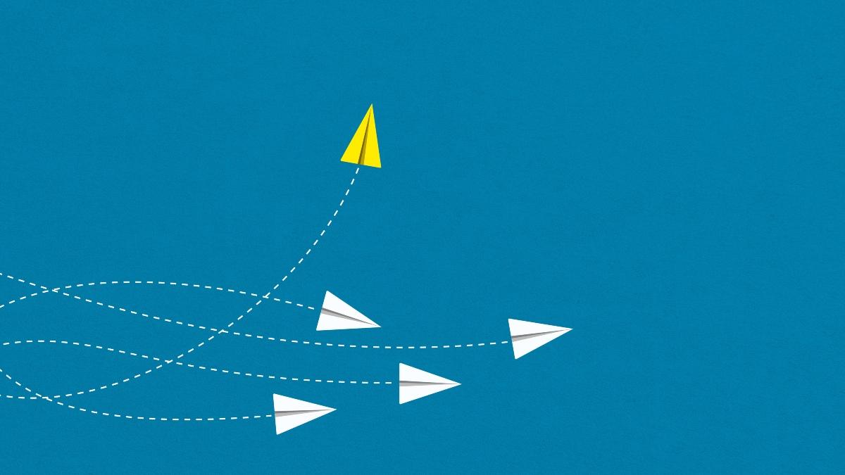 Innovation teams face pressure to deliver measurable results amidst formal processes that can stifle creativity, leading to what is termed the “paradox of institutionalising spontaneity.” A study conducted on a multinational technology firm revealed that successful innovators navigate these constraints by creating temporary “spaces for play” that allow for experimentation within structural limits. This involves three phases: securing legitimacy by aligning projects with strategic goals, maintaining momentum through resource leverage, and reconstituting efforts to stay connected with core business strategies. Tactics include cultivating senior sponsorship, engaging customers, and continuous reflection.
