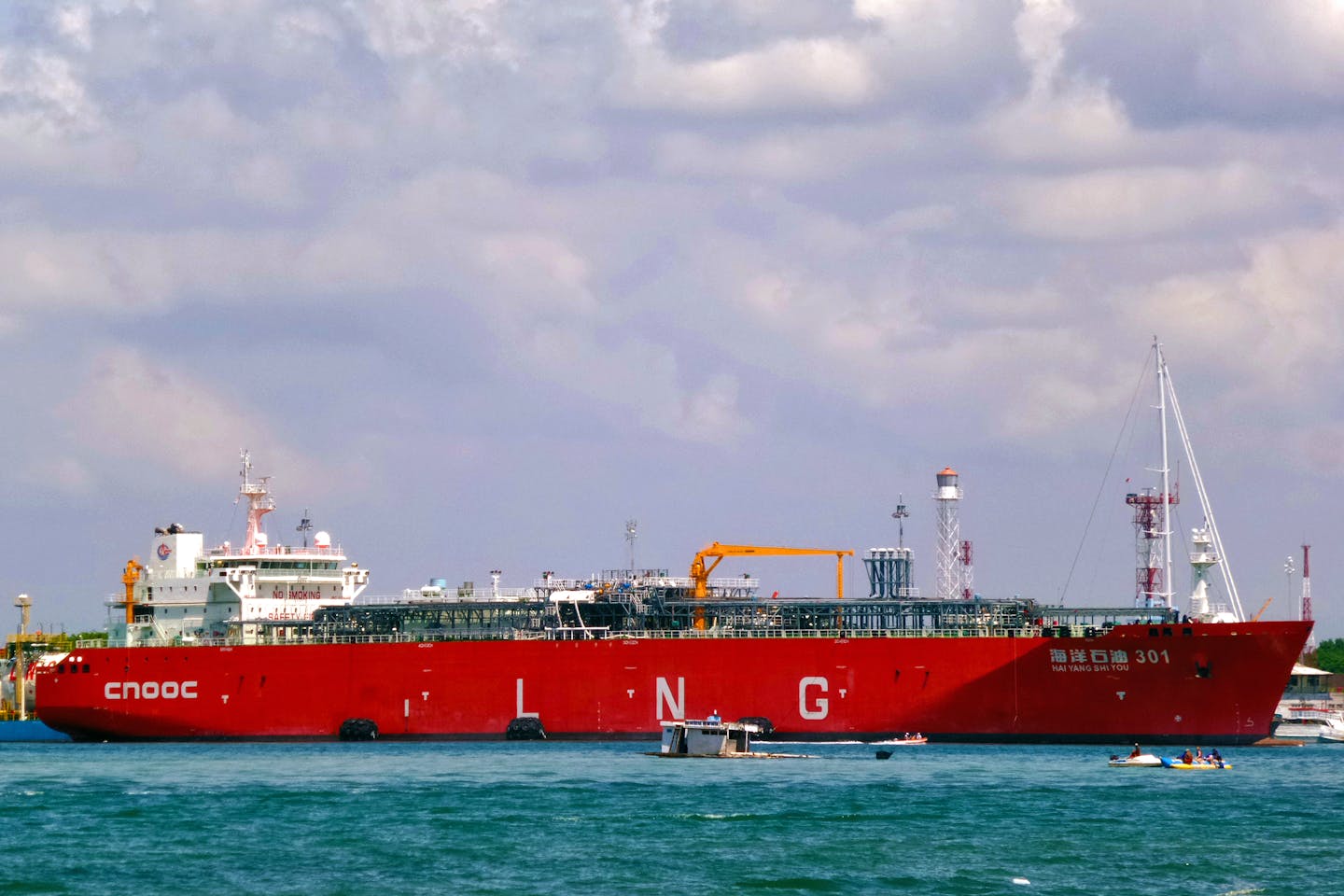 China's financial institutions lead Asia in liquefied natural gas (LNG) investments, contributing approximately US$5.47 billion, primarily for cleaner maritime fuel. Despite promoting LNG as a transitional energy source due to its lower greenhouse gas emissions compared to coal and oil, experts caution it remains a significant emitter of methane. South Korea and Japan follow as the second and third highest investors in maritime LNG. A study highlighted that over US$21.9 billion has been directed globally into LNG through public finance, with many deals ambiguously categorized as sustainable, underlining the need for improved transparency in financing high-emission projects.
