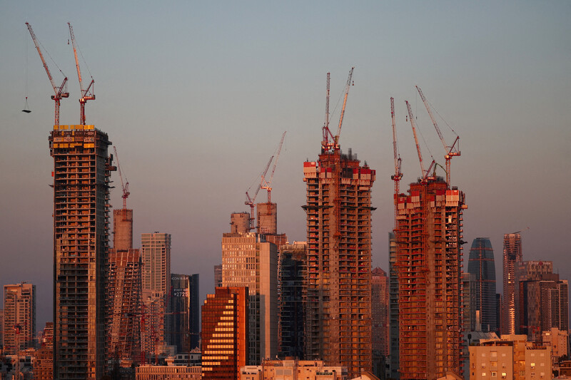 The global building sector's CO₂ emissions have stabilized, yet significant reductions are still needed to achieve net-zero. Despite not increasing in 2023, buildings are responsible for 34% of global CO₂ emissions, with operational emissions reaching a record 9.8 gigatonnes. A whole building life cycle approach, supported by advanced data and technologies, is essential for reducing emissions across all phases—from design to operation. Key strategies include retrofitting, stricter energy codes, and reducing embodied carbon. Effective implementation relies on real-time data to drive sustainable practices, optimize performance, and ensure long-term accountability in the sector.