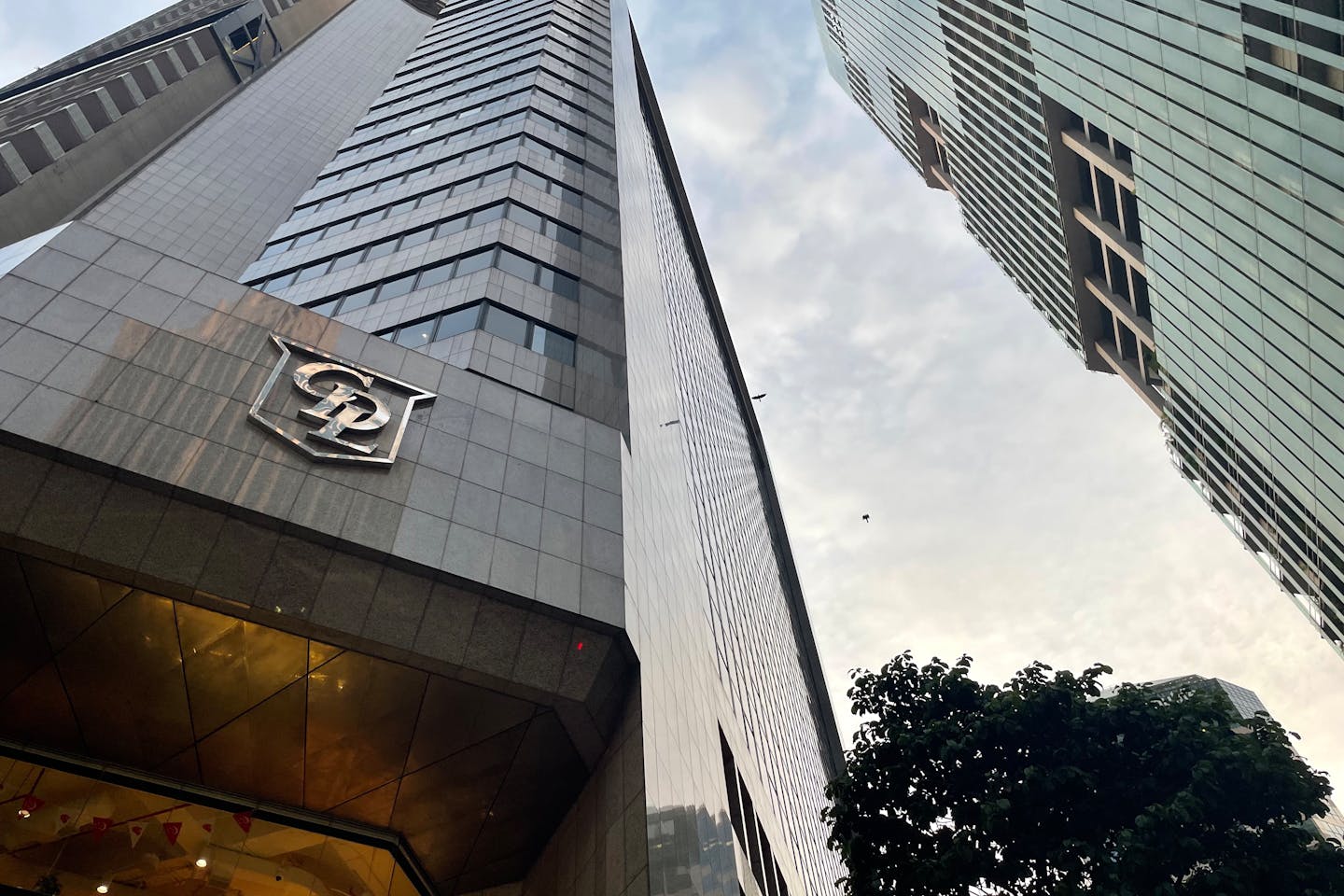 SATS has ranked first on the Singapore Governance and Transparency Index (SGTI) for the second consecutive year, while CDL has fallen out of the top 10. Keppel and Singtel secured second and third places, with overall scores for Singapore-listed firms reaching a record high of 70.9 points. The study noted a disparity in governance scores influenced by firm size, particularly in the financial and real estate sectors. From 2026, SGTI will incorporate financial metrics into its rankings, with concerns raised about the potential biases toward financially stable companies.