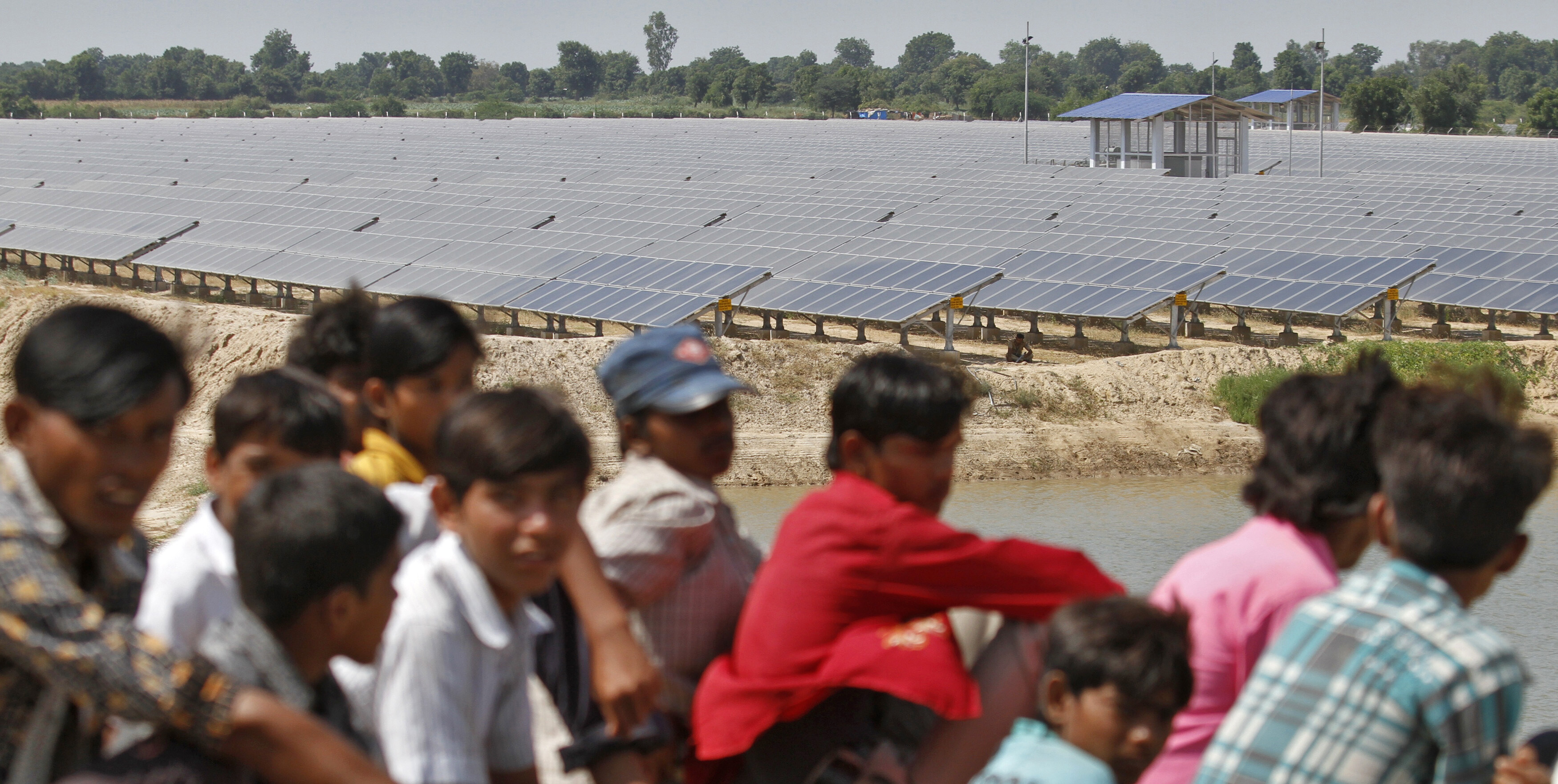 Climate-smart communities prioritize local innovation to tackle global challenges like energy access, sustainable development, and climate resilience. The Climate-Smart Villages initiative in India addresses these issues by providing reliable solar-powered energy solutions for agriculture, boosting productivity and household incomes while reducing dependence on polluting fuels. This initiative, focused on community-led development, empowers marginalized groups, especially women, enhancing their roles in decision-making and economic independence. Overall, it demonstrates that localized approaches can produce significant, equitable impacts on both livelihoods and the environment.