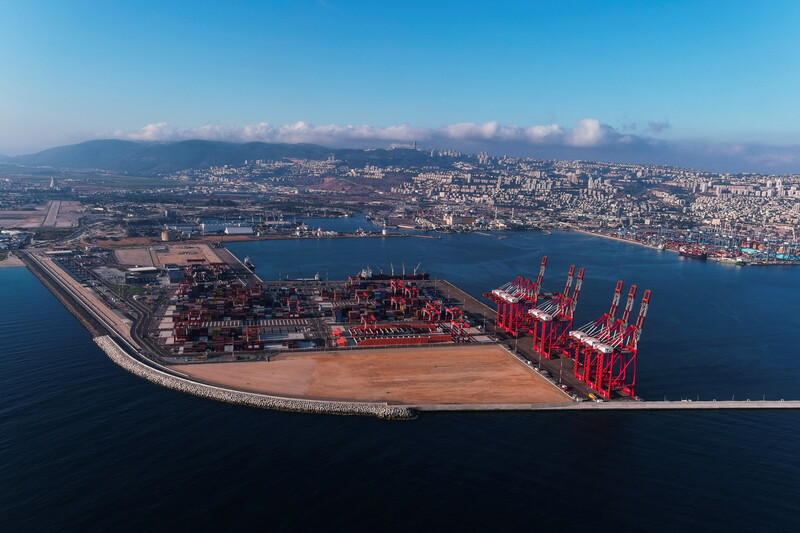 Ports must integrate economic growth with sustainability, employing nature-positive strategies to protect ecosystems while addressing climate challenges through investments in low-carbon fuels and resilient infrastructure. As critical nodes in global trade, handling 80% of international cargo, ports face significant threats from rising sea levels and changing weather patterns. Essential transformations in management and operations are needed, prioritizing green designs and restoration of ecosystems. Successful examples include the Port of Darwin and Mormugao Port, which are beginning to implement environmental initiatives. A projected growth in global port infrastructure emphasizes the necessity for sustainable practices to balance economic development with environmental stewardship.