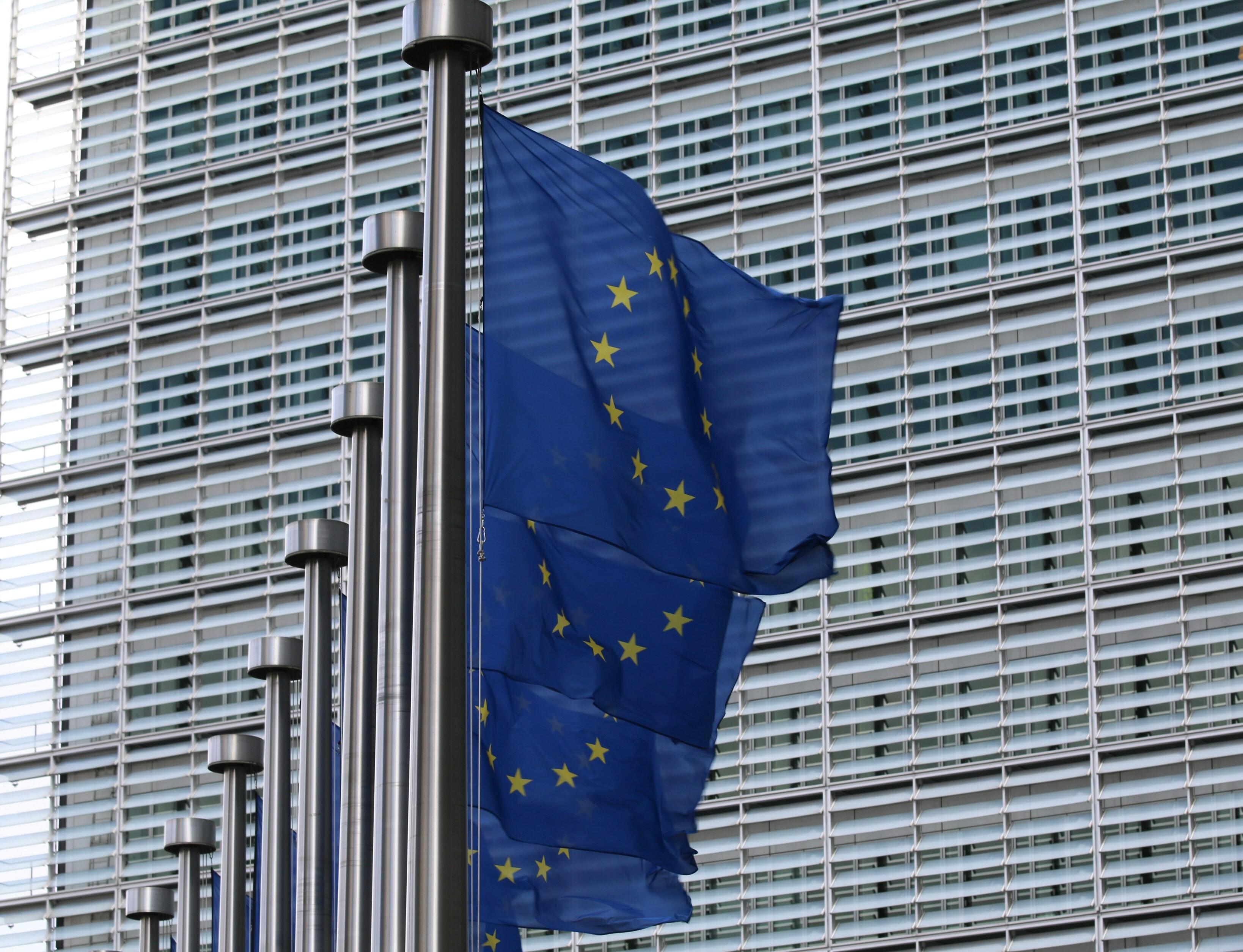 The European Union is reforming corporate sustainability rules to enhance economic competitiveness, with an Omnibus proposal set to streamline sustainability reporting regulations for social and environmental risks. This aims to reduce administrative burdens by at least 25%, particularly benefiting small and medium-sized enterprises. European Commission President Ursula von der Leyen emphasized the necessity for simplified reporting to overcome barriers to scaling and achieve net zero by 2050. However, over 200 investment groups caution that weakening rules may lead to legal uncertainty and hinder competitiveness, underscoring the need for stable, high-quality reporting to inform investment decisions.