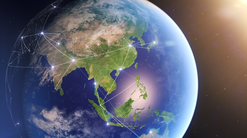 Recent trade and investment deals are transforming the global business landscape, emphasizing a shift from multilateralism to more transactional international relations. Factors such as Brexit, the COVID pandemic, and geopolitical tensions are driving corporations to adapt by engaging in public-private dialogues and diversifying trade partners to mitigate risks. Bilateral trade agreements, like those between the UK and India, are gaining prominence and enhancing M&A activities, which surged to $4.3 trillion in 2022. Companies are increasingly prioritizing regulatory agility and geopolitical alignment to navigate the new multipolar trade environment, focusing on emerging markets for growth.