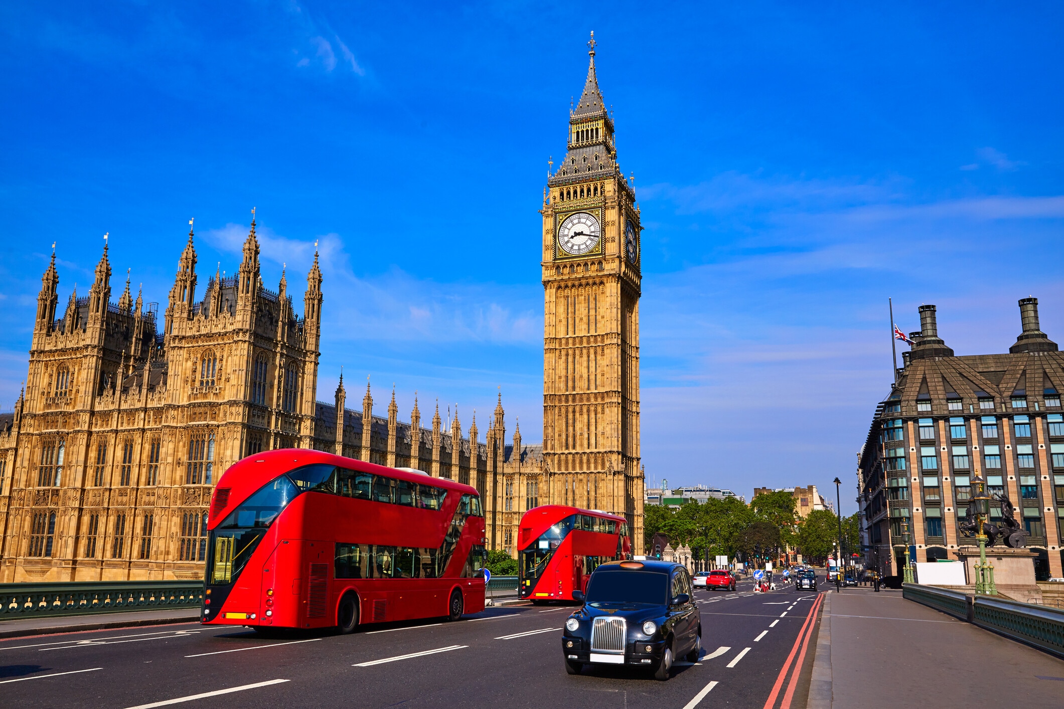 Cities globally are implementing innovative mobility strategies to improve air quality. Key approaches include low emission zones (LEZs), electric city fleets, cycling infrastructure, and shared delivery micro-hubs. LEZs restrict high-polluting vehicles, significantly reducing air pollution, as seen in London's ULEZ. Electrification of city fleets has led to marked improvements in air quality, exemplified by Wellington’s increased electric bus presence. Expanding cycling networks in cities like Paris have doubled bike usage, contributing to substantial reductions in nitrogen dioxide and particulate matter. Finally, shared delivery micro-hubs are transforming freight logistics to reduce emissions and congestion.
