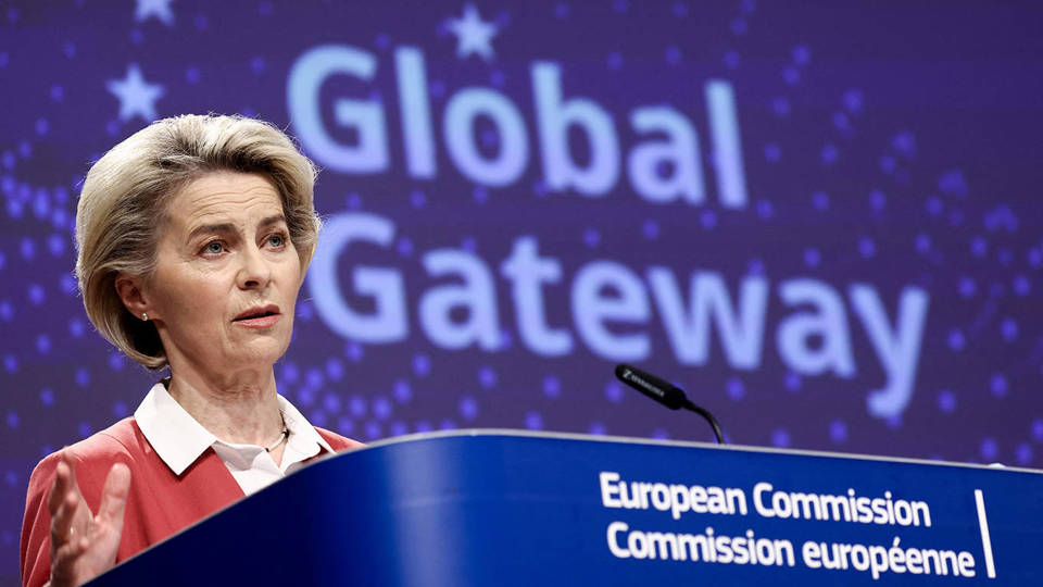 Developing countries require approximately $4 trillion annually to achieve the United Nations Sustainable Development Goals (SDGs). With public finances under pressure, the European Union is mobilizing private capital through initiatives like the Global Gateway, which combines guarantees and grants to de-risk investments. This includes agreements like a €75 million guarantee for off-grid energy in underserved regions. The EU is also promoting projects that improve infrastructure and local ownership while removing investment barriers to create predictable, sustainable opportunities for investors. Key areas of focus include education, job training, and climate resilience.