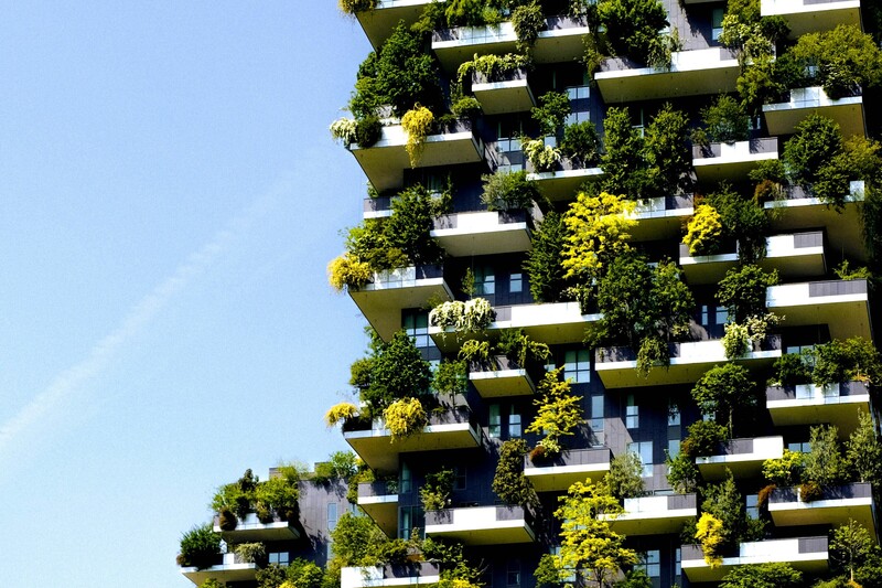 Sustainable construction is now an urgent priority rather than a trend, highlighted by the 2025 Sustainable Construction Barometer. The survey, which includes input from various stakeholders across 27 countries, shows a rising awareness, with 67% familiar with sustainable practices. However, gaps in action persist; only 30% of professionals systematically evaluate project carbon footprints, and 28% feel adequately trained. Different regions prioritize unique challenges, such as building resilience against climate hazards or using eco-friendly materials. To drive progress, a focus on training and the human benefits of sustainable construction is essential.