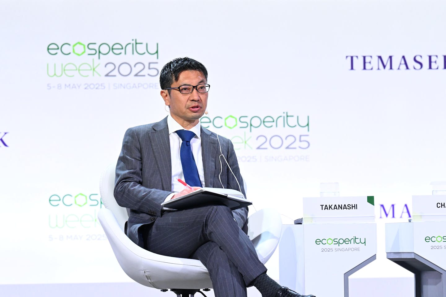 Japan remains committed to low-carbon hydrogen despite rising production costs and project suspensions. SMBC’s sustainability chief, Masayuki Takanashi, emphasized hydrogen's versatility in sectors like power, mobility, chemicals, and steel, essential for decarbonizing fossil-based thermal power, which will supply a significant portion of Japan's electricity by 2040. The Japanese government's definition of low-carbon hydrogen is less stringent than that of the EU or UK. A recent study predicts hydrogen will contribute 4% to Asia's carbon abatement by 2050, primarily as green hydrogen. However, experts caution against overreliance on hydrogen where electrification is feasible.