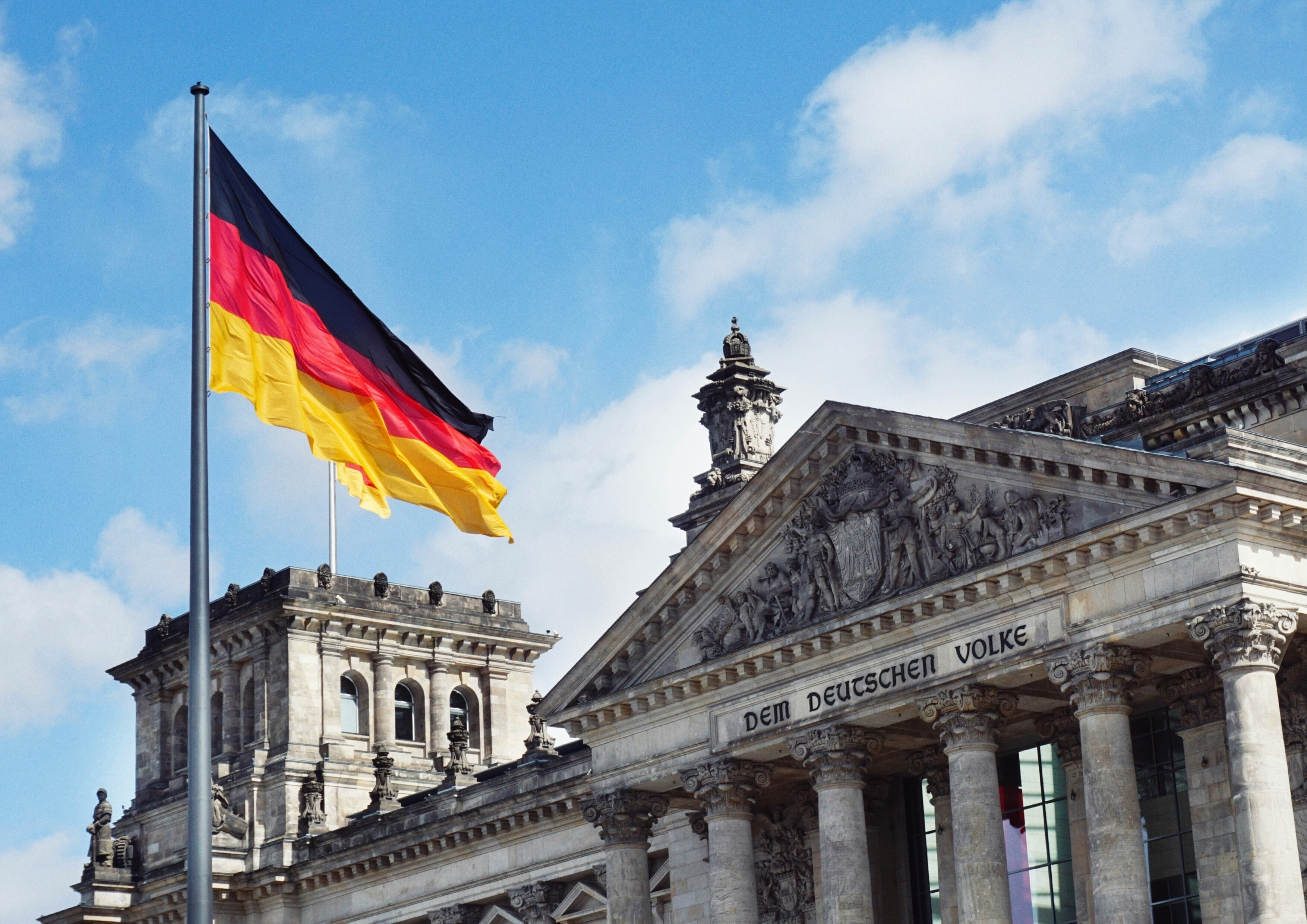 Germany's economy faces significant challenges, including high energy costs and changing global trade dynamics. However, there are promising signs of resilience, driven by innovation, a strong Mittelstand, and government fiscal reforms. Emphasizing long-term investments through a "total fund management" approach is crucial for adapting to the "re-industrial era." While historical strengths in manufacturing face structural pressures and competition, shifts in fiscal culture and resource ties may bolster growth. Germany's ability to transform and embrace new economic demands will determine its future leadership in industrialization.