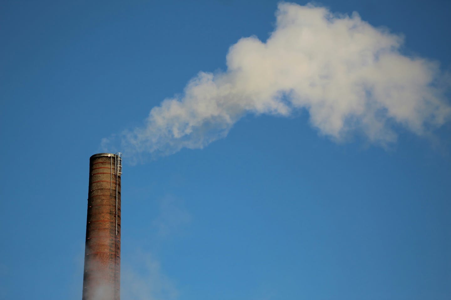 A UN report indicates that full deployment of existing technologies to curb methane emissions could prevent over 180,000 premature deaths annually by 2030. Current efforts fall short of the pledged 30% cut in emissions from 2020 levels, with emissions projected to rise from 352 million tonnes in 2020 to 369 million tonnes by 2030 under existing legislation. Significant mitigation potential lies within the energy sector, which could achieve a 72% reduction at low cost. Achieving targets requires enhanced monitoring and financial support, as deeper systemic changes will be essential for meeting long-term climate goals.